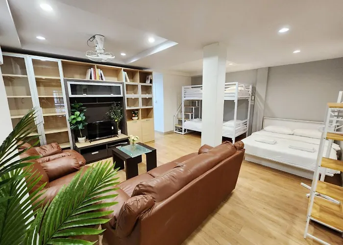 Cozy Private Family In Cbd Silom-sathorn - 240m To Bts Saint Louis