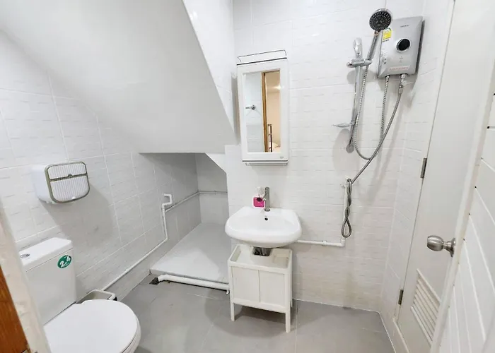 Cozy Private Family In Cbd Silom-sathorn - 240m To Bts Saint Louis Bangkok