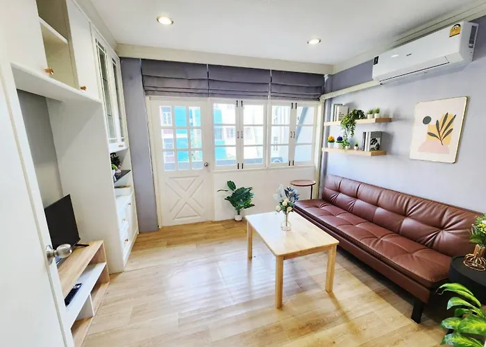 Cozy Private Family In Cbd Silom-sathorn - 240m To Bts Saint Louis