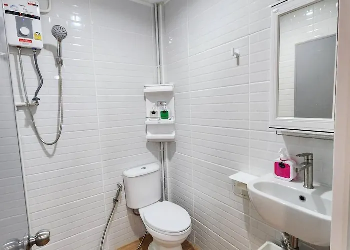 Cozy Private Family In Cbd Silom-sathorn - 240m To Bts Saint Louis *